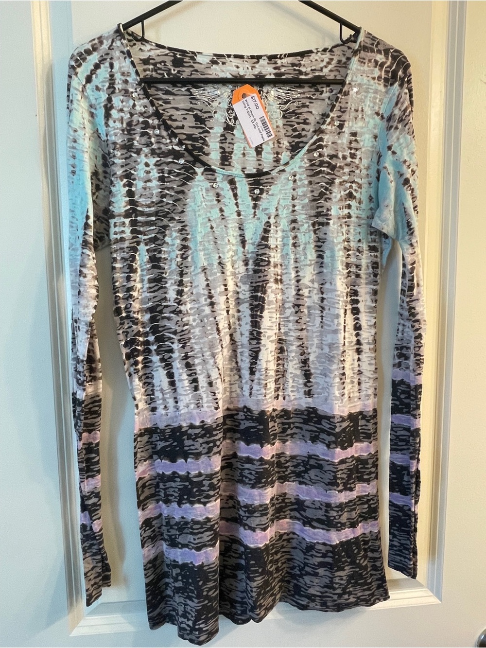 V-Neck Long Sleeve Patterned Tunic — Mint, Lavender, Black